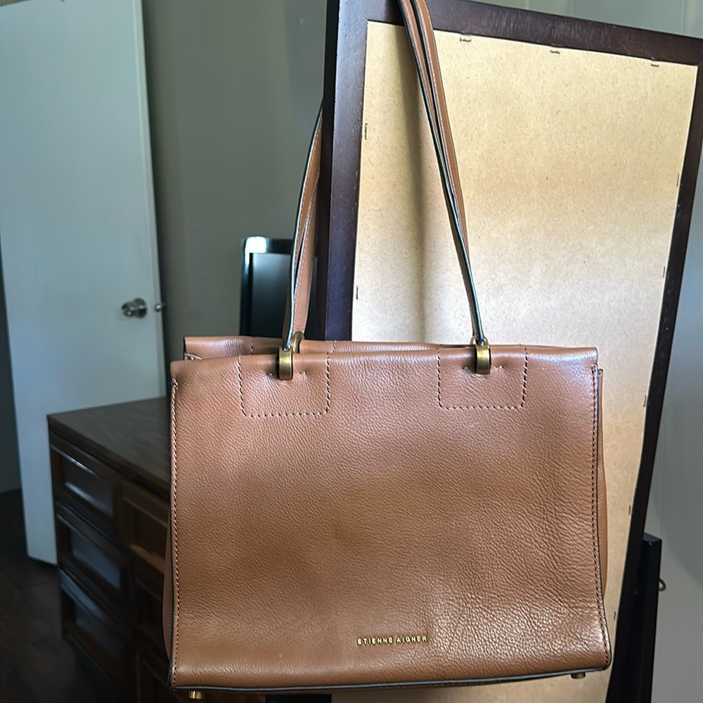 Color brown, size medium